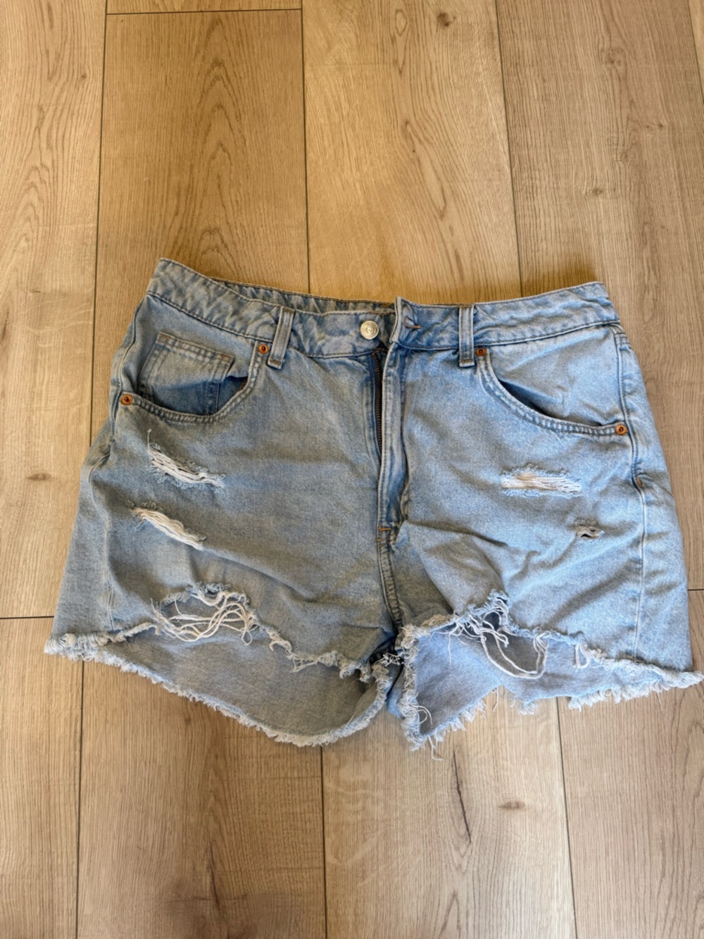 🩵 H & M Light Blue Distressed Denim Shorts